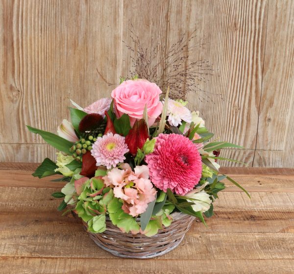 Saisonaler Korb in rosa und pink